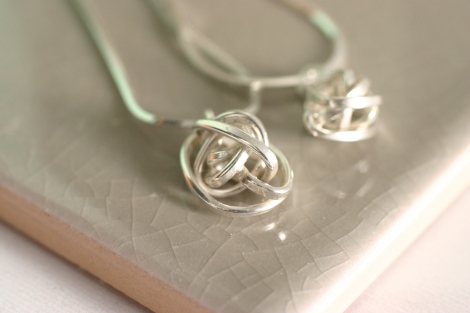 silver mediu knot necklace